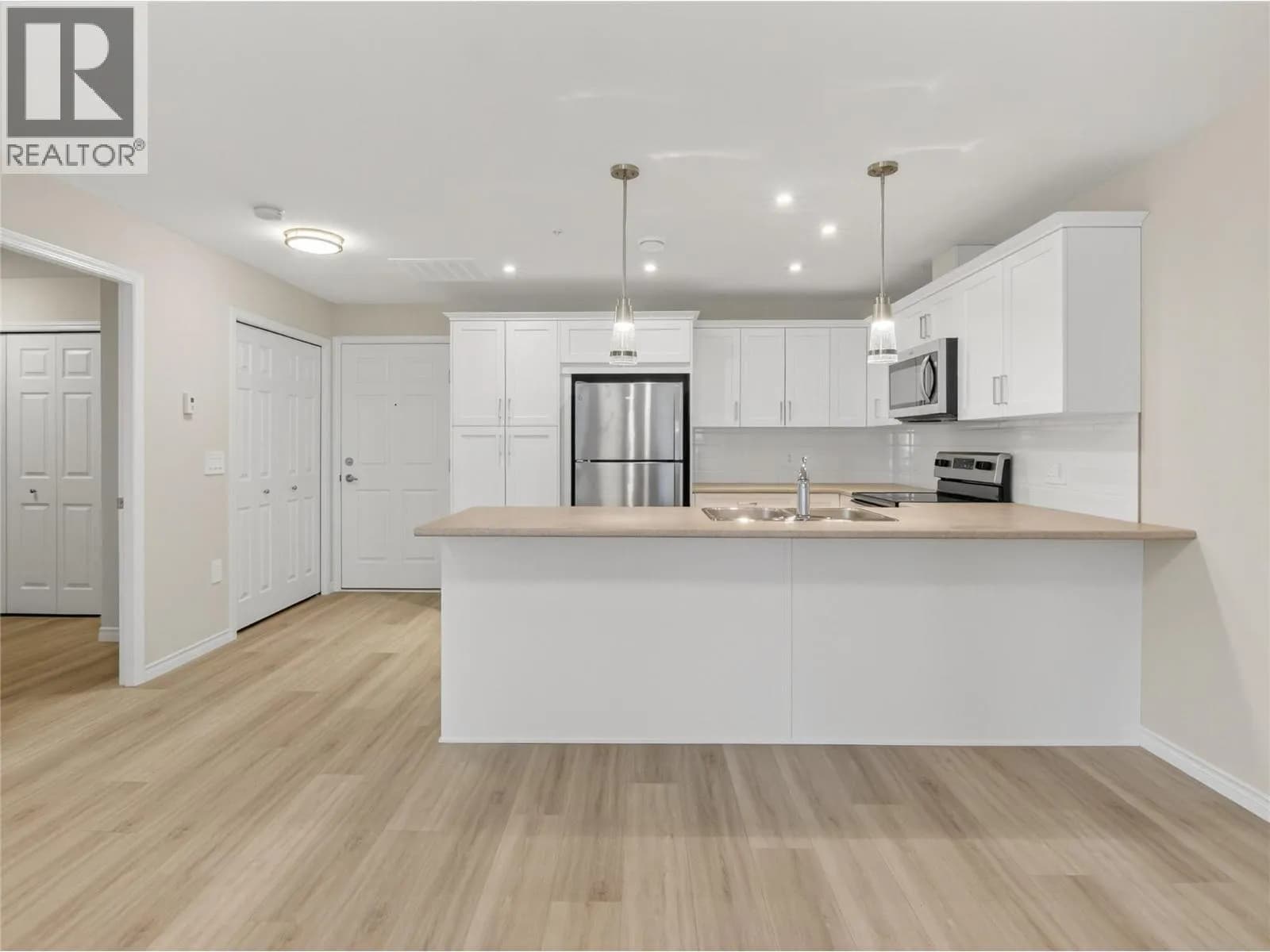 #604 3362 SKAHA LAKE Road, Penticton, BC photo 2