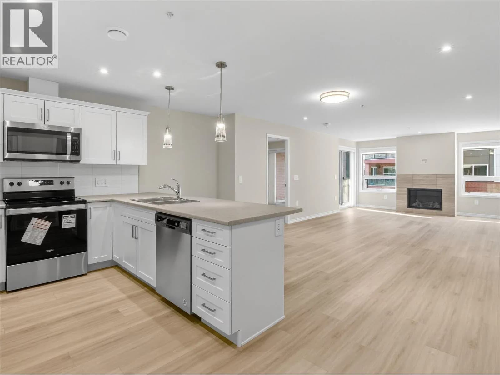 #604 3362 SKAHA LAKE Road, Penticton, BC photo 3