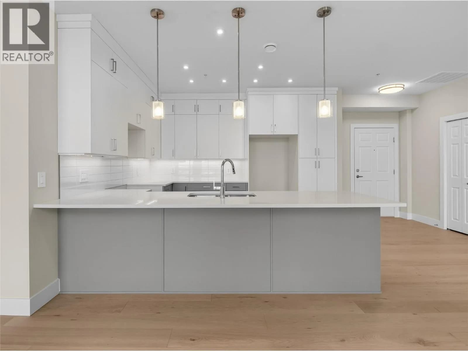 #1401 3362 SKAHA LAKE Road, Penticton, BC photo 4