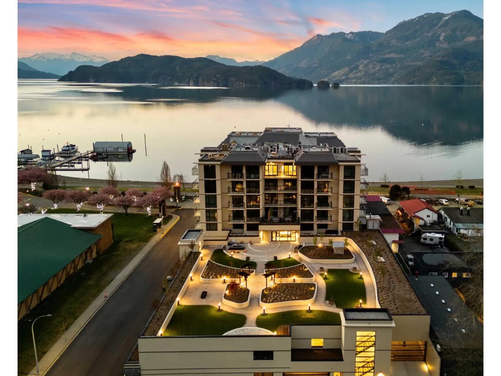 Aqua Shores Harrison, Harrison Hot Springs