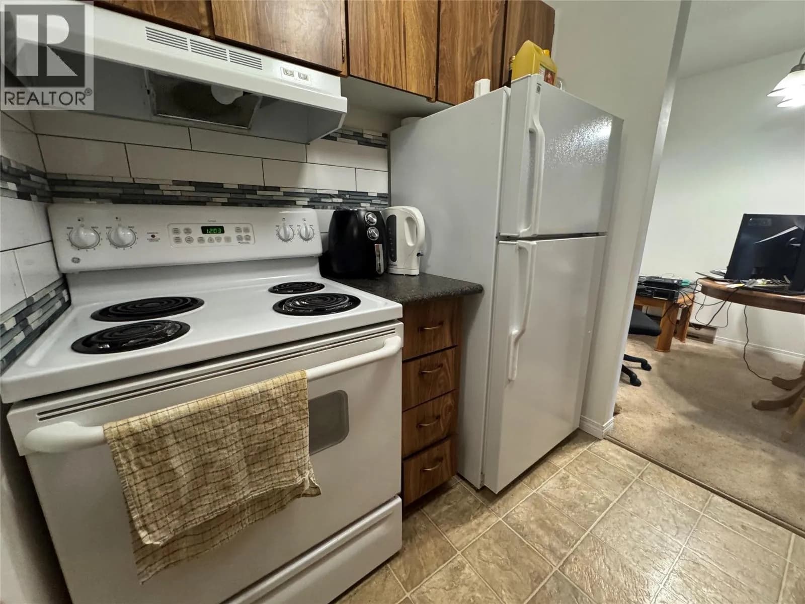 #202 212 Spieker Avenue, Tumbler Ridge, BC photo 3