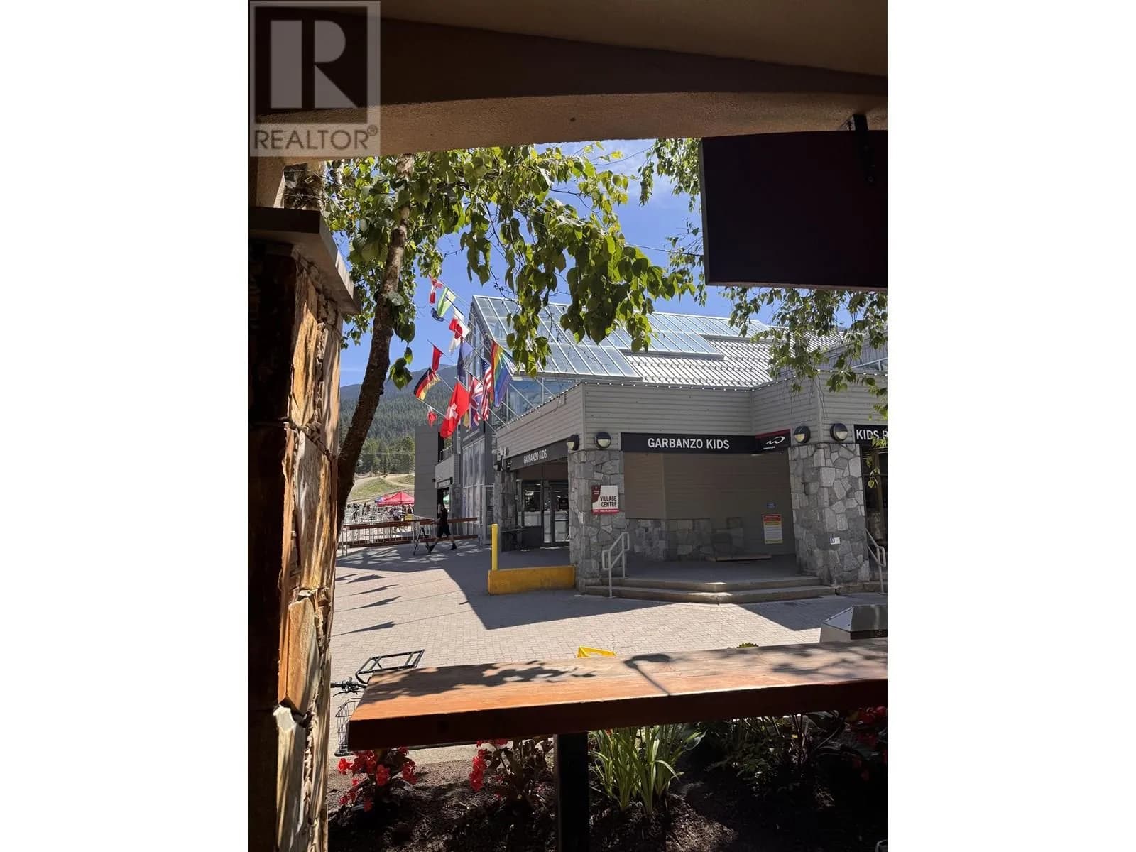 #(WK 25) 901-4293 MOUNTAIN SQUARE, Whistler, BC photo 3