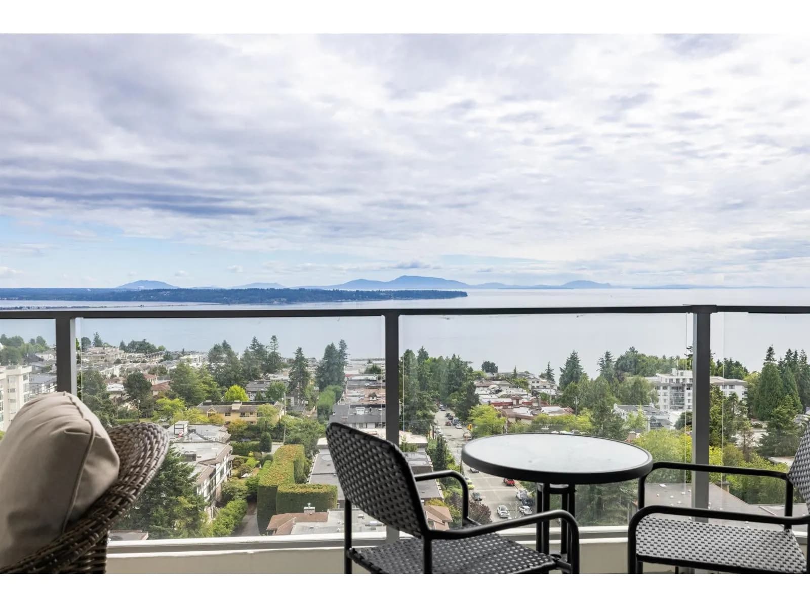 1500 MARTIN STREET, White Rock