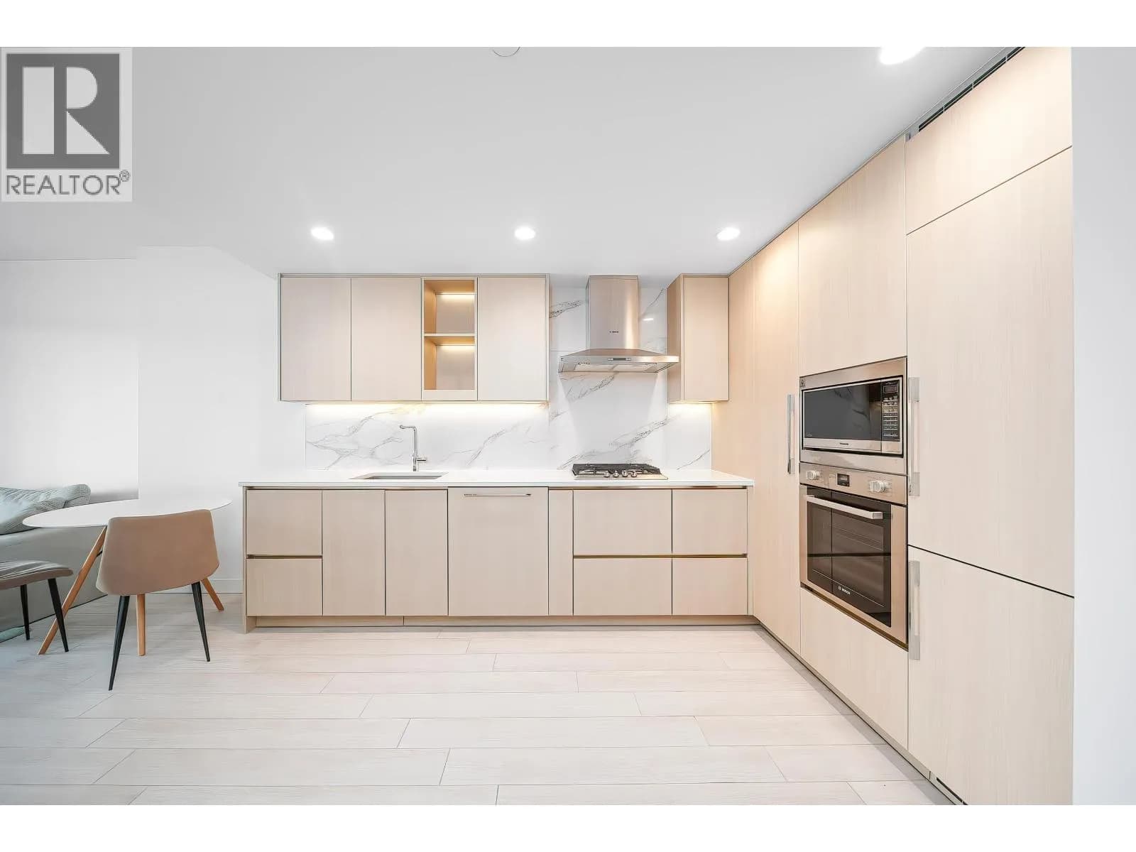 #810 4880 LOUGHEED HIGHWAY, Burnaby, BC photo 4