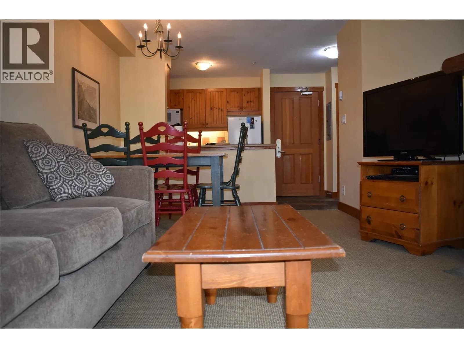 #104 2080 Summit Drive, Panorama, BC photo 4