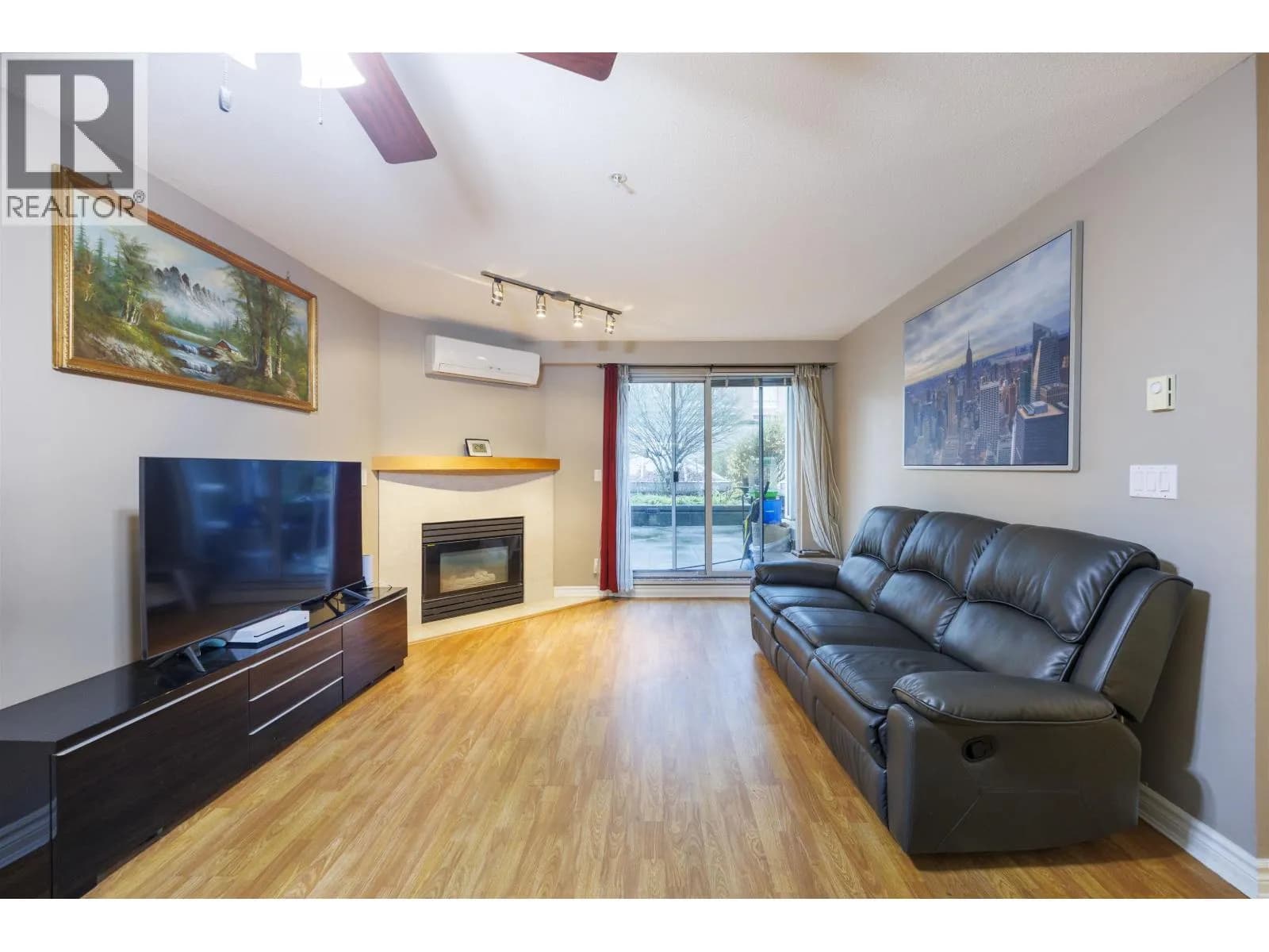 #210 1163 THE HIGH STREET, Coquitlam, BC photo 2