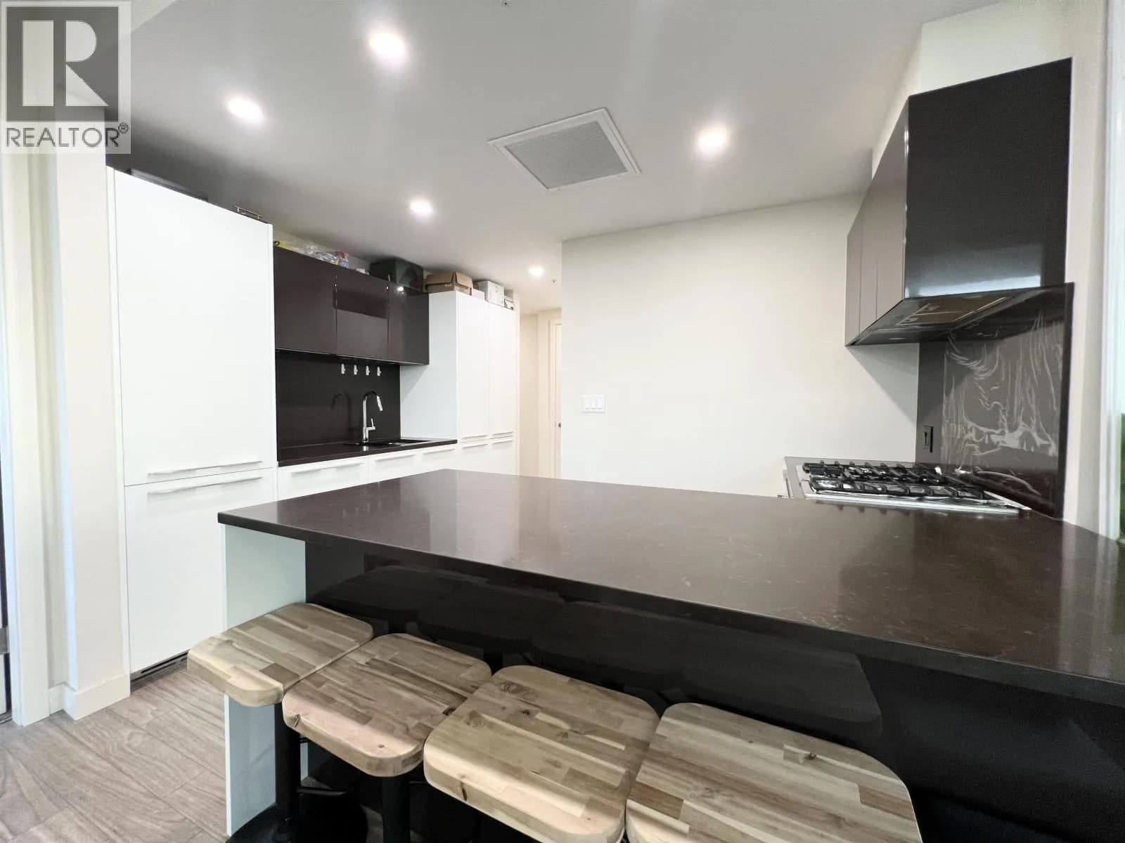 #1006 6383 MCKAY AVENUE, Burnaby, BC photo 4