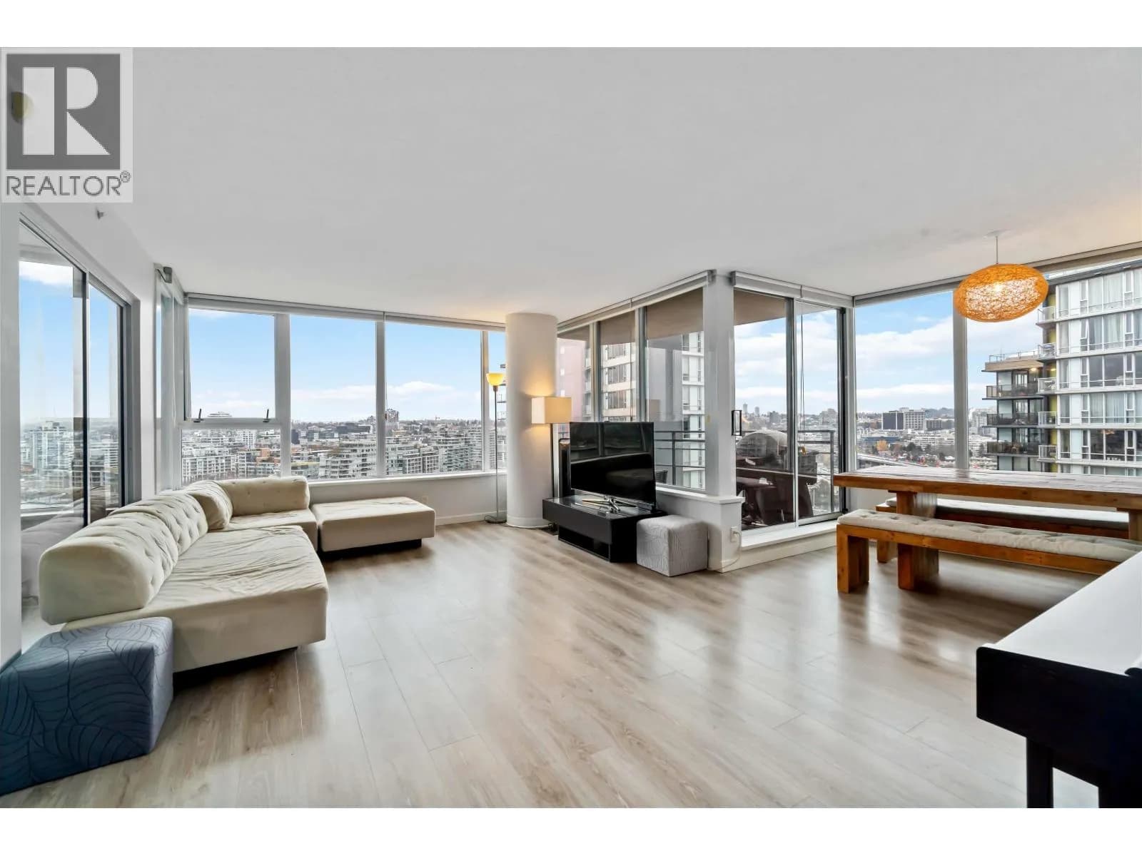 #2303 33 SMITHE STREET, Vancouver, BC photo 3