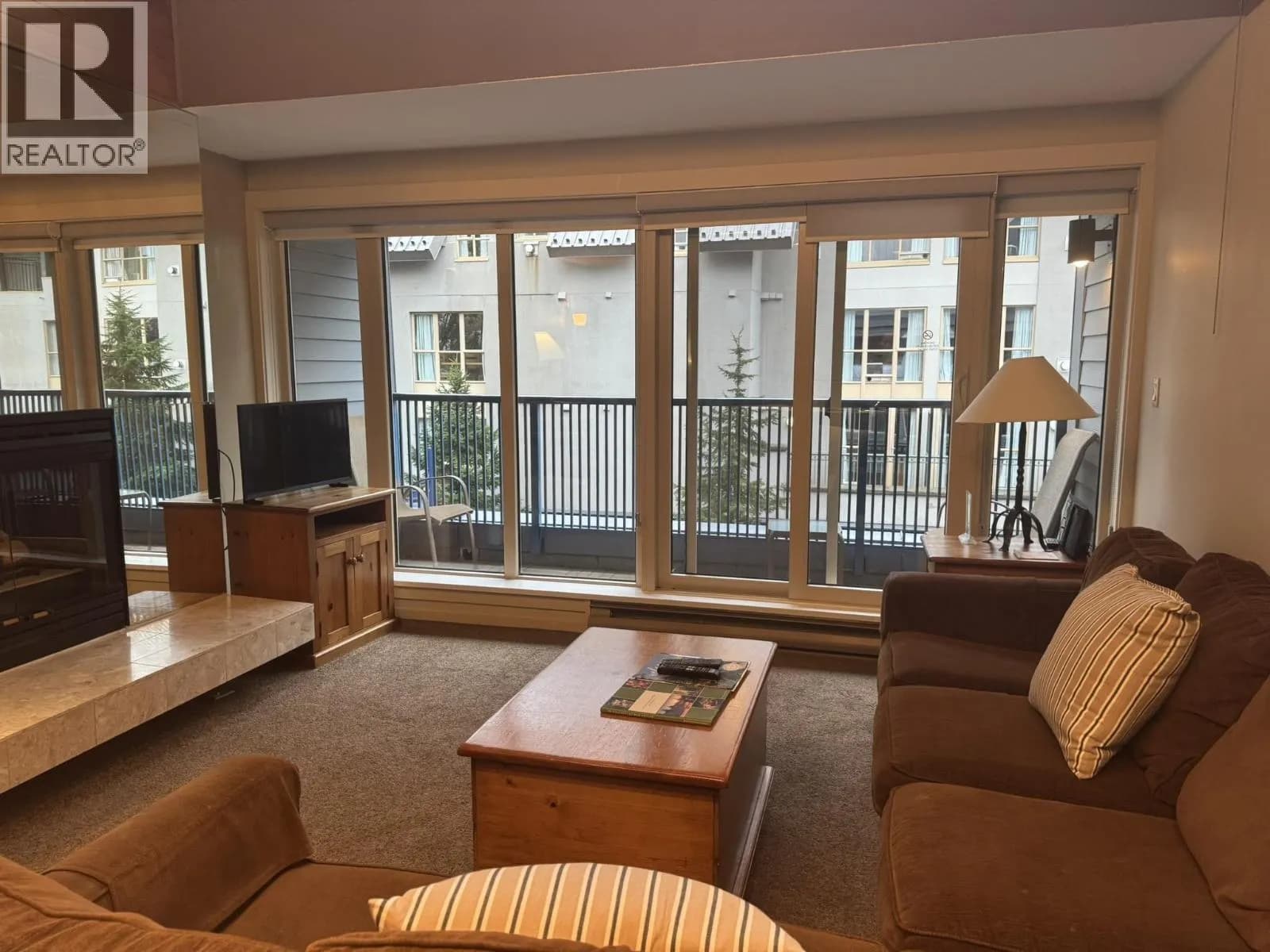 #207/307 4321 VILLAGE GATE (WEEK 9) BOULEVARD, Whistler, BC photo 2