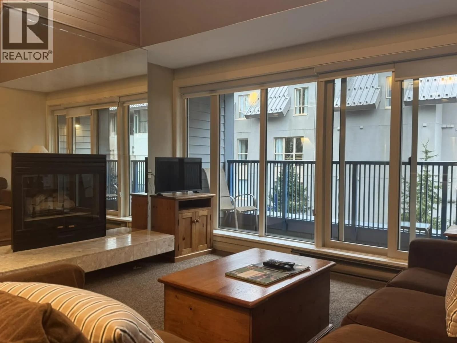 #207/307 4321 VILLAGE GATE (WEEK 9) BOULEVARD, Whistler, BC photo 3