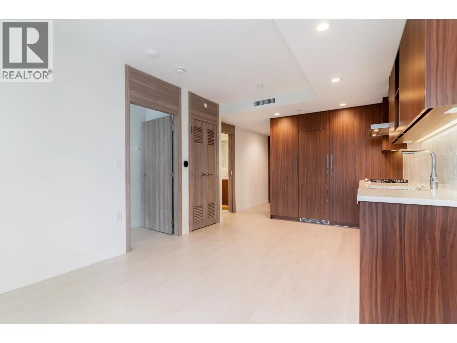 #603 1768 COOK STREET, Vancouver, BC photo 4