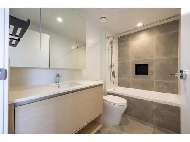 #1002 13745 GEORGE JUNCTION, Surrey, BC photo 4