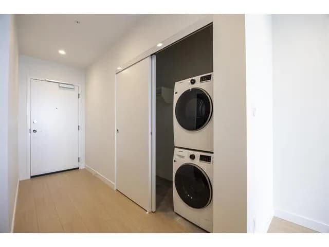 #1002 13745 GEORGE JUNCTION, Surrey, BC photo 5