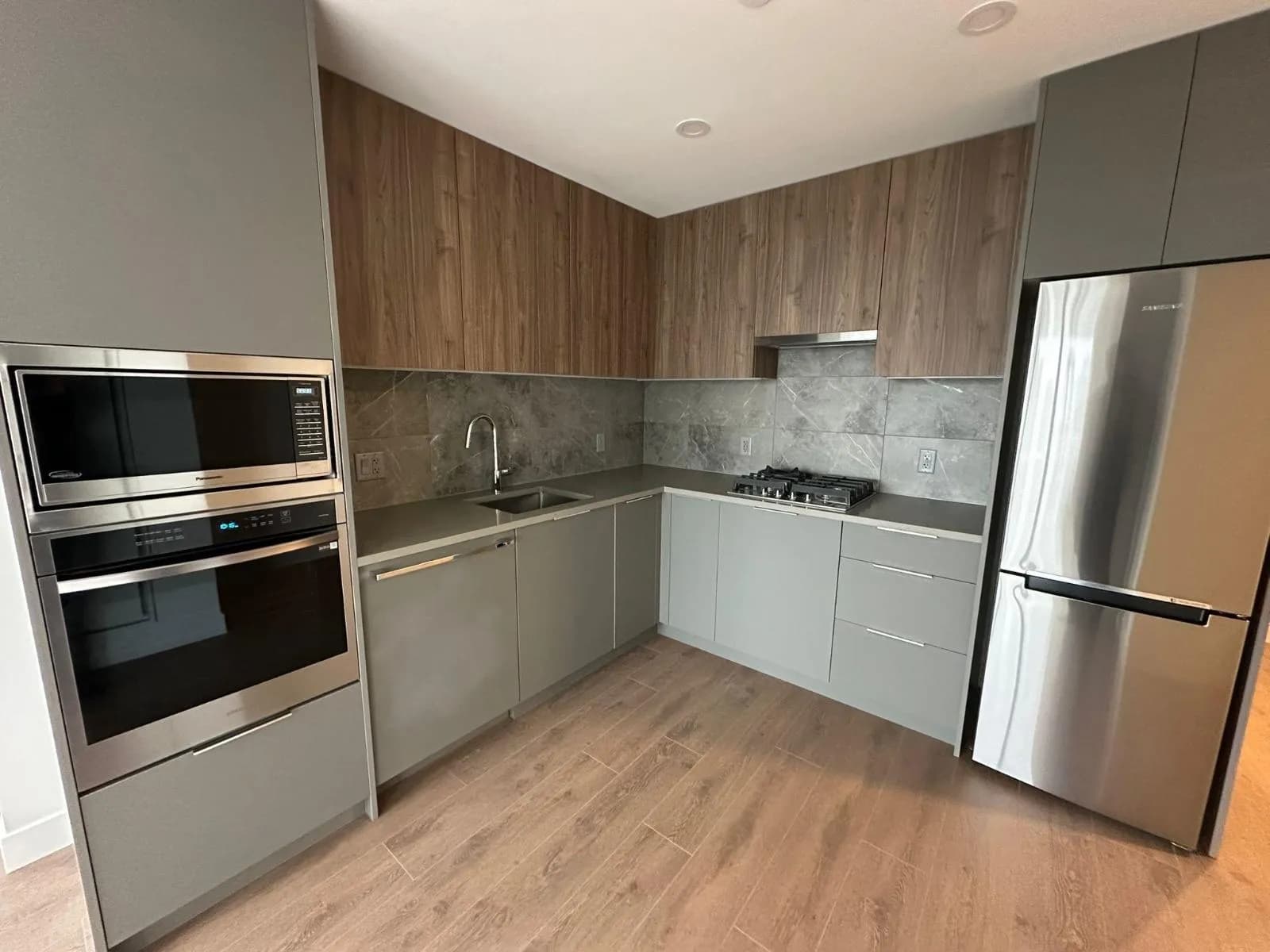 #1704 13387 OLD YALE ROAD, Surrey, BC photo 3