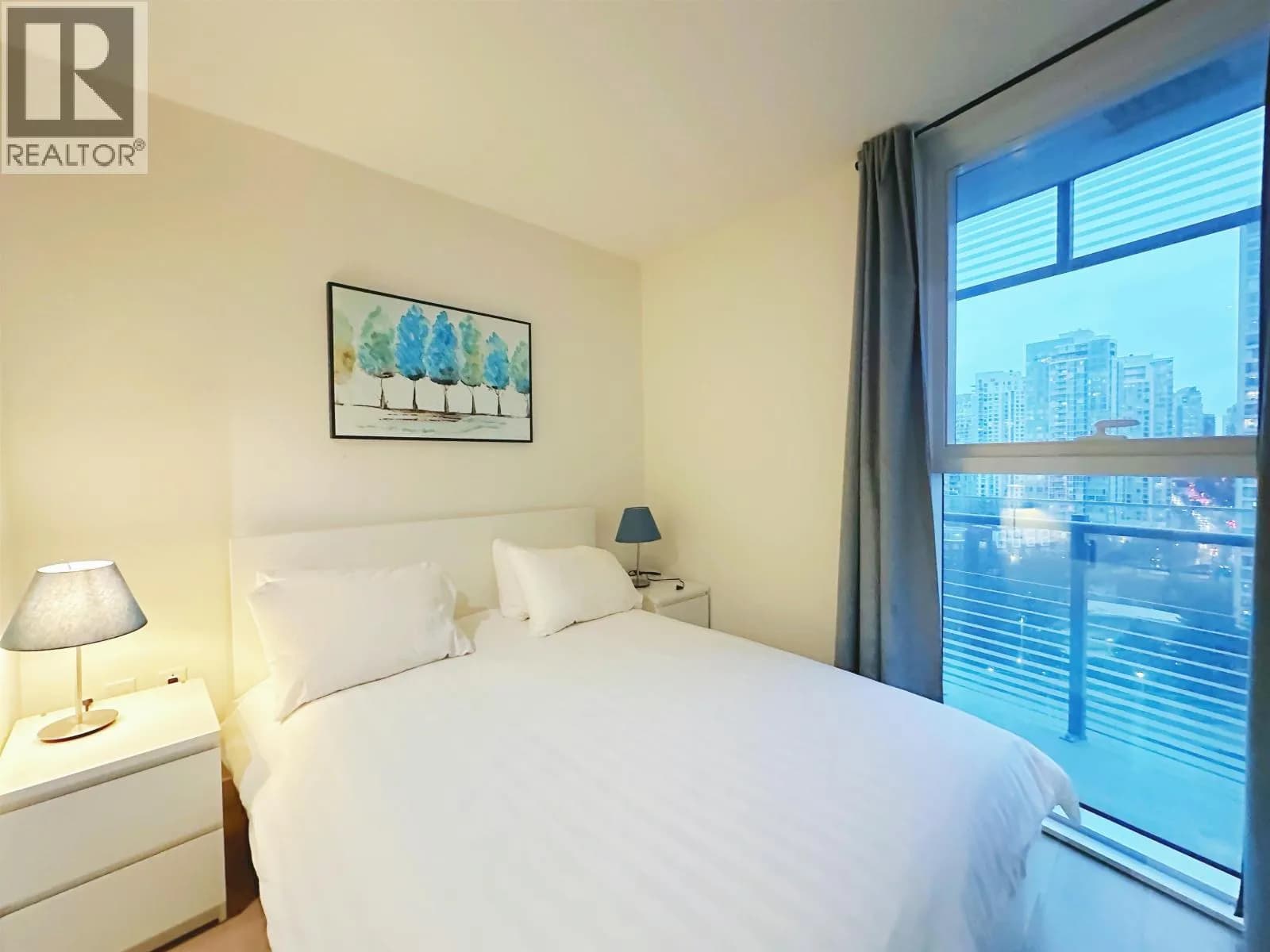 #1505 89 NELSON STREET, Vancouver, BC photo 3