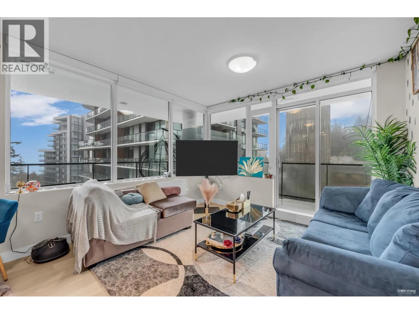 8725 UNIVERSITY CRESCENT, Burnaby