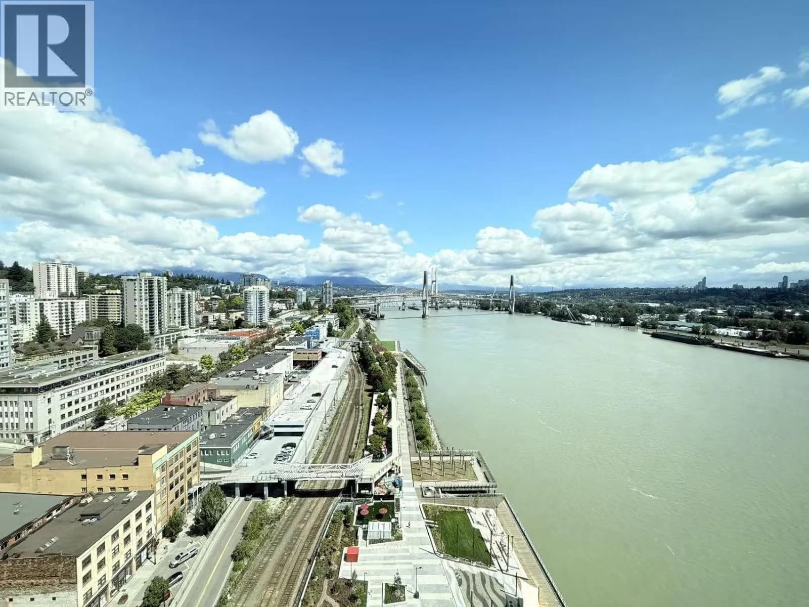 660 QUAYSIDE DRIVE, New Westminster