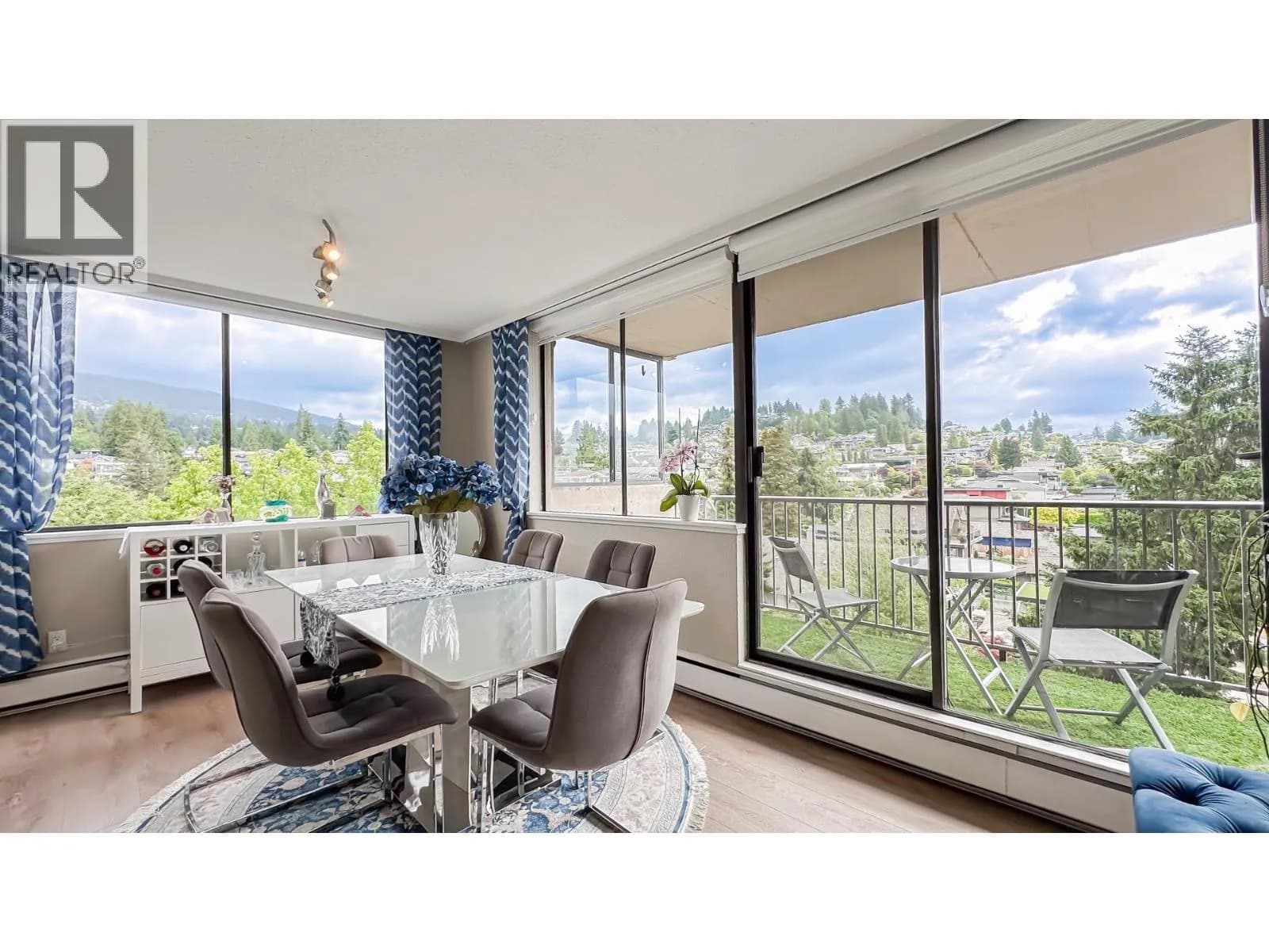 555 13TH STREET, West Vancouver