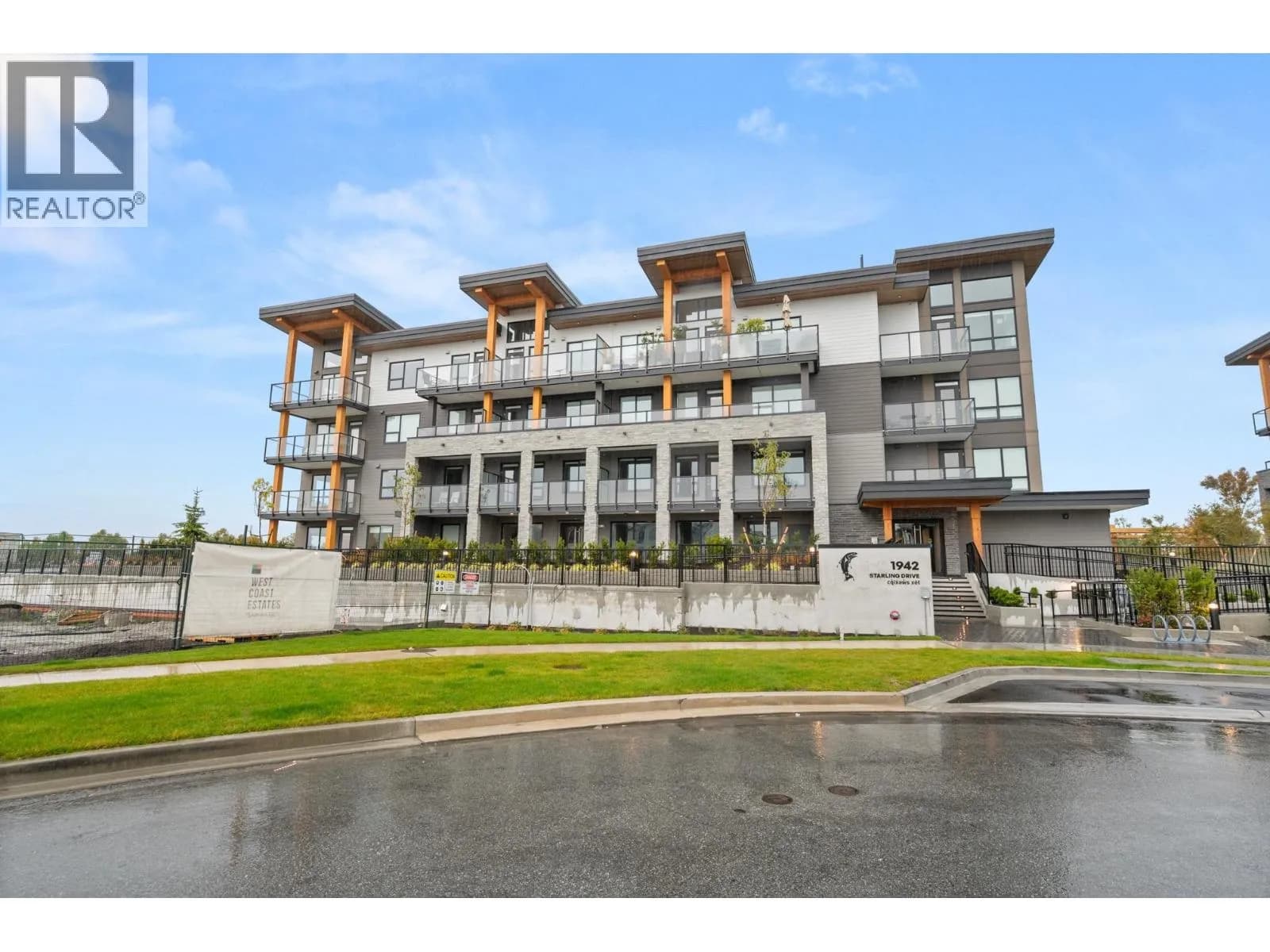 #205 1942 STARLING DRIVE, Delta, BC photo 2