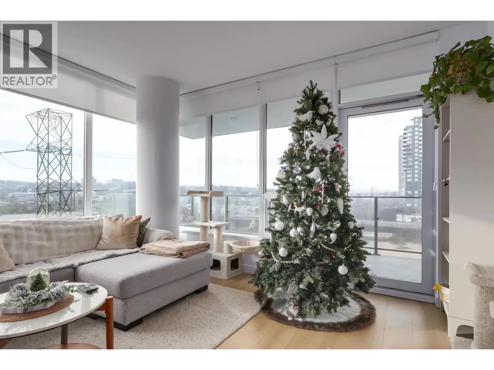 #606 2425 ALPHA AVENUE, Burnaby, BC photo 2