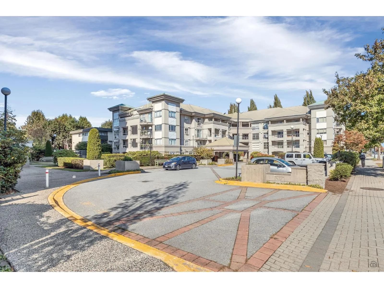 10533 UNIVERSITY DRIVE, Surrey