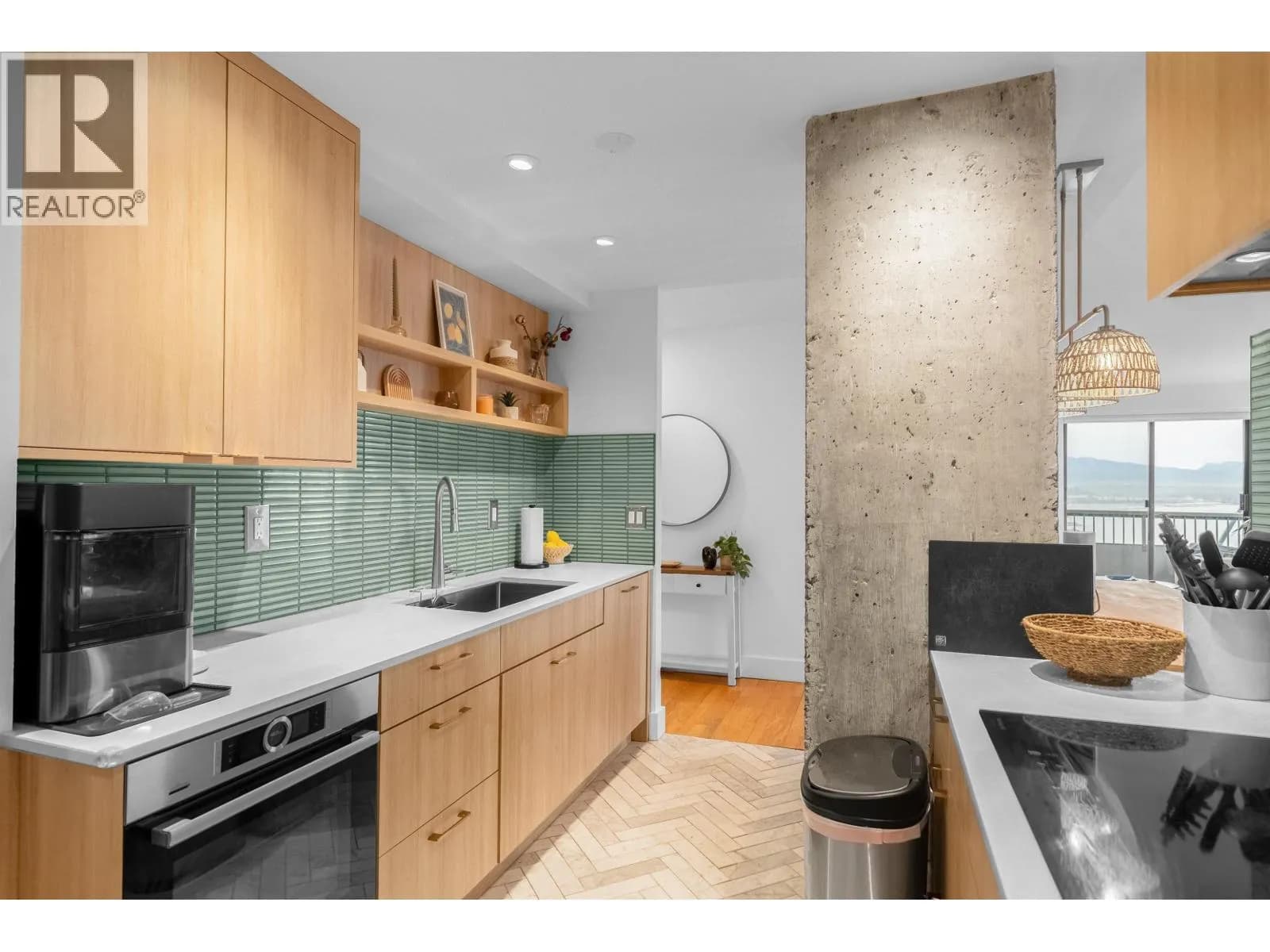 #1002 47 AGNES STREET, New Westminster, BC photo 2