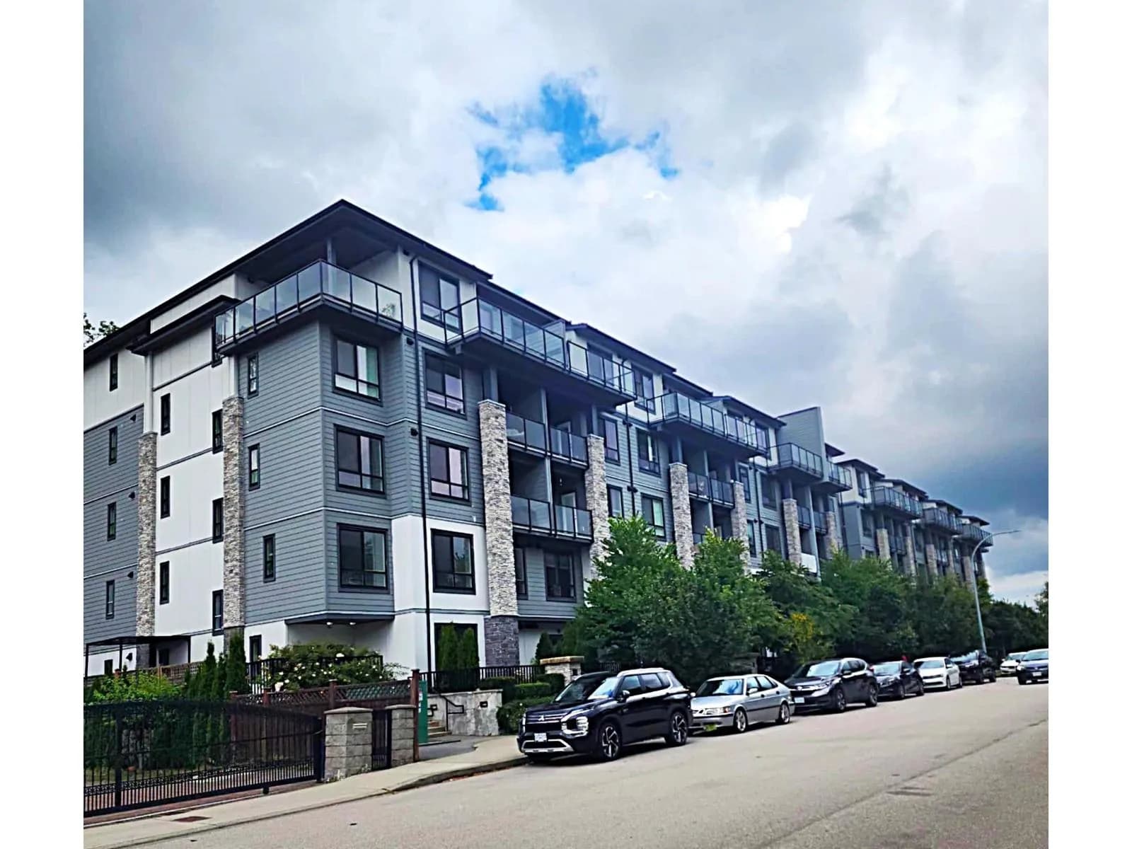 #409 15351 101 AVENUE, Surrey, BC photo 3