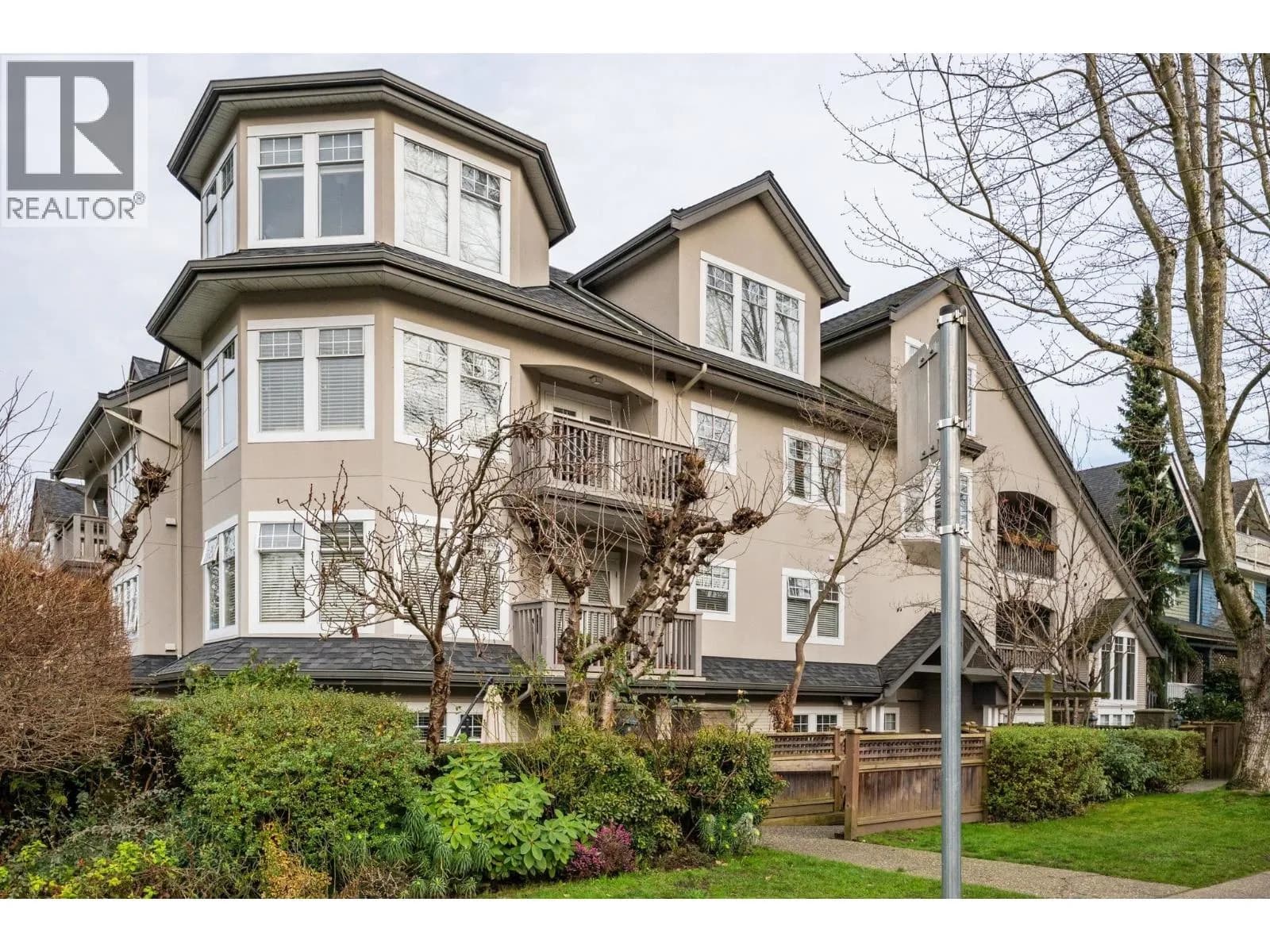 Maple Court, Vancouver