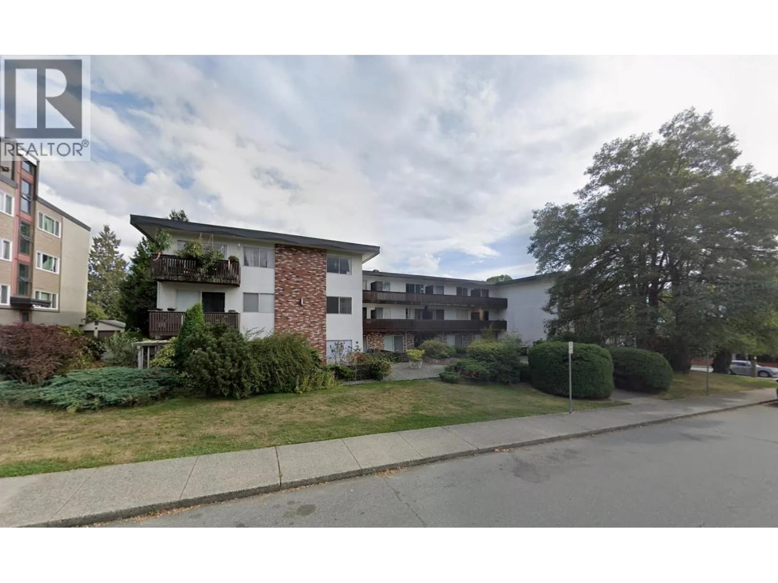 910 FIFTH AVENUE, New Westminster