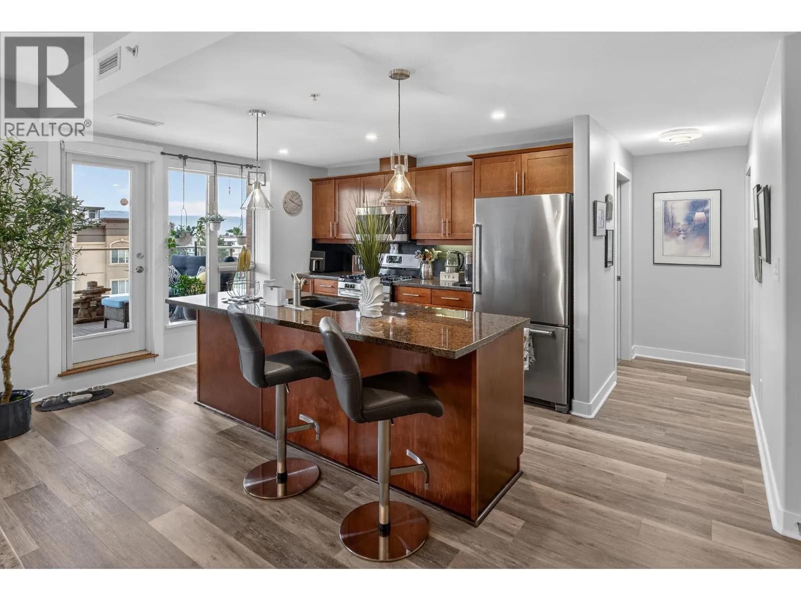 #410 1160 Bernard Avenue, Kelowna, BC photo 5