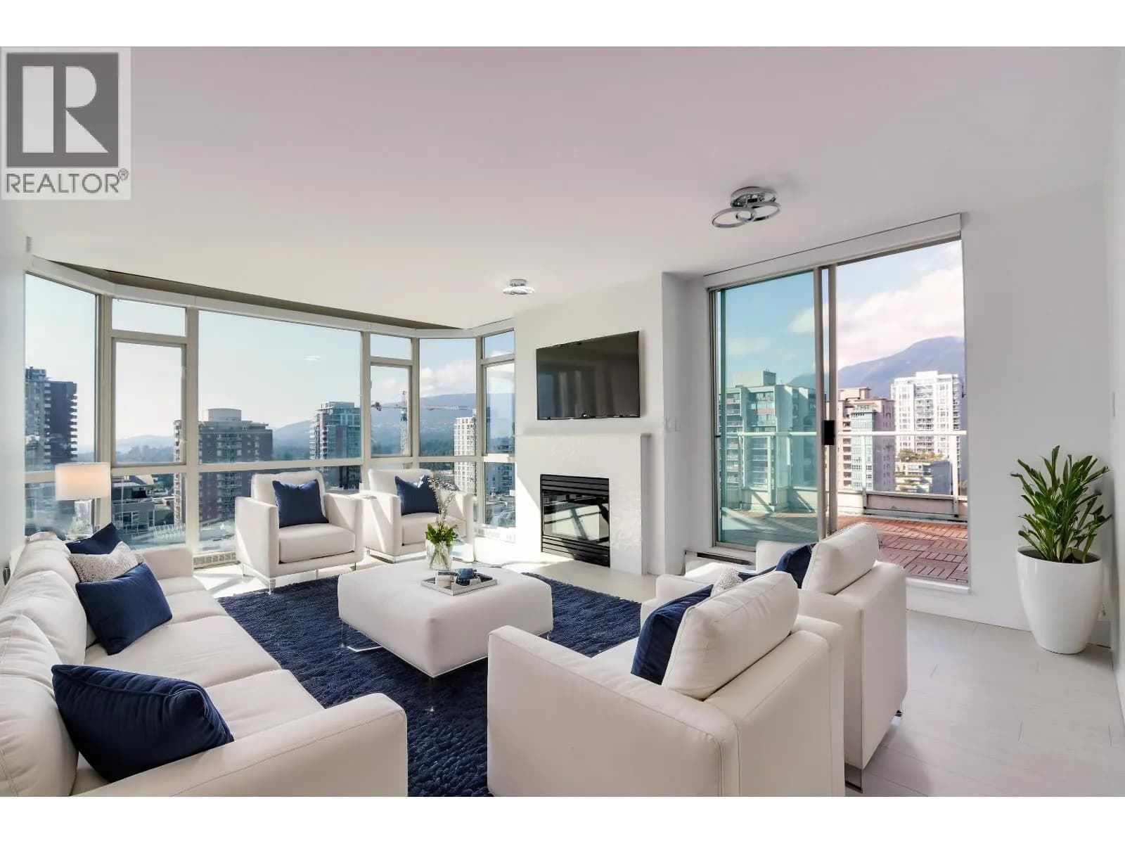 #1203 140 E 14TH STREET, North Vancouver, BC photo 5