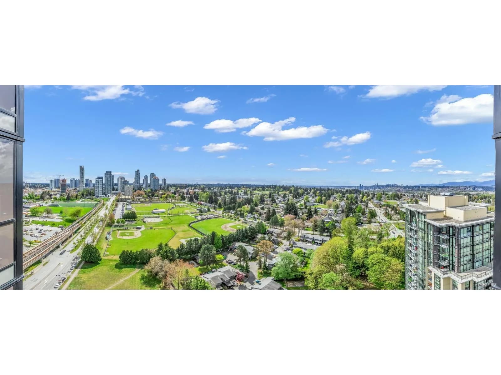 #2404 10777 UNIVERSITY DRIVE, Surrey, BC photo 4
