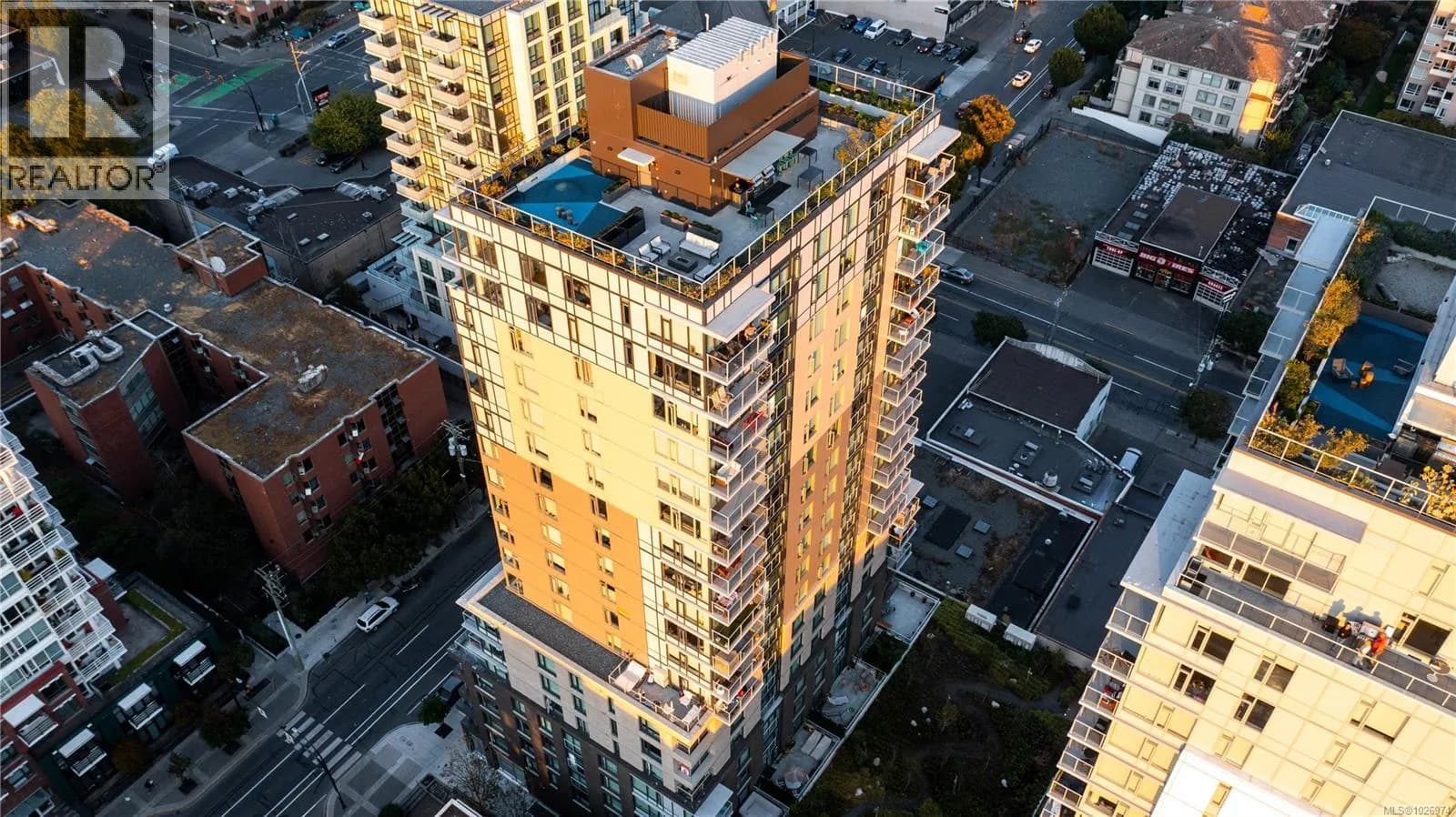 #1002 845 Johnson St, Victoria, BC photo 2