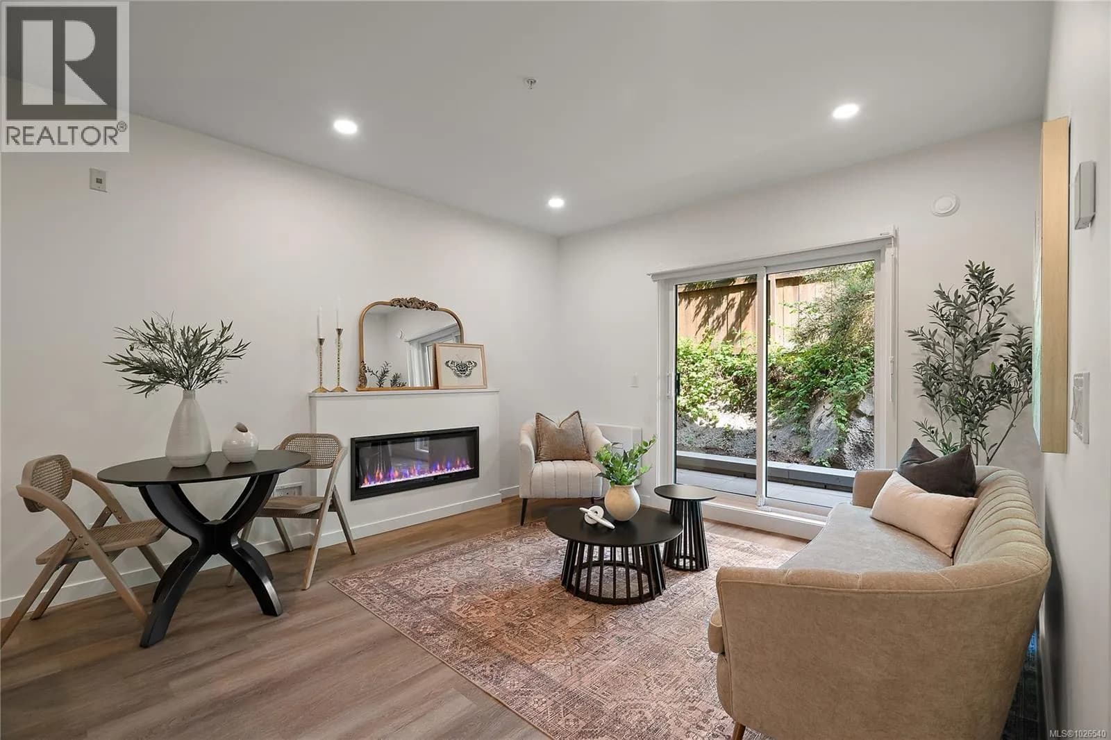#404 610 Lampson St, Esquimalt, BC photo 2