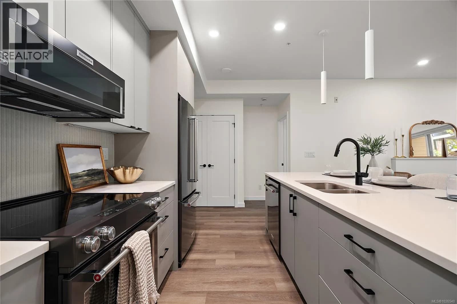 #404 610 Lampson St, Esquimalt, BC photo 5