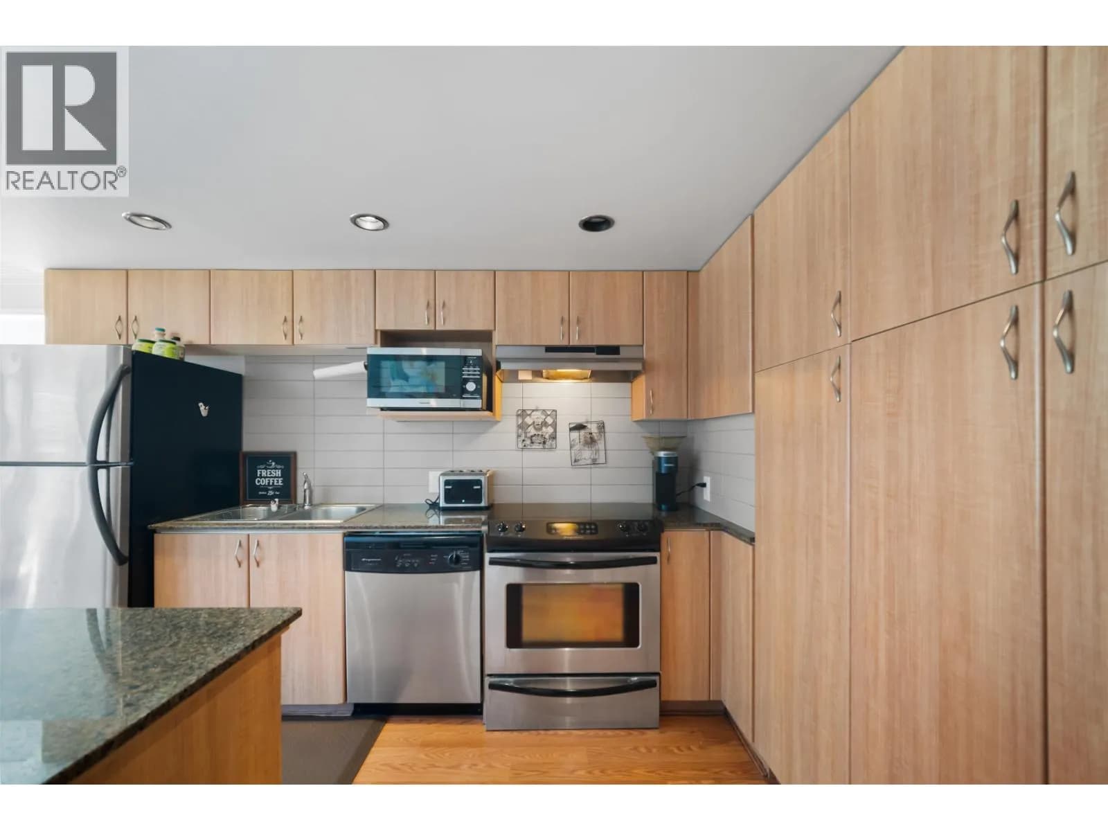 #409 9232 UNIVERSITY CRESCENT, Burnaby, BC photo 5