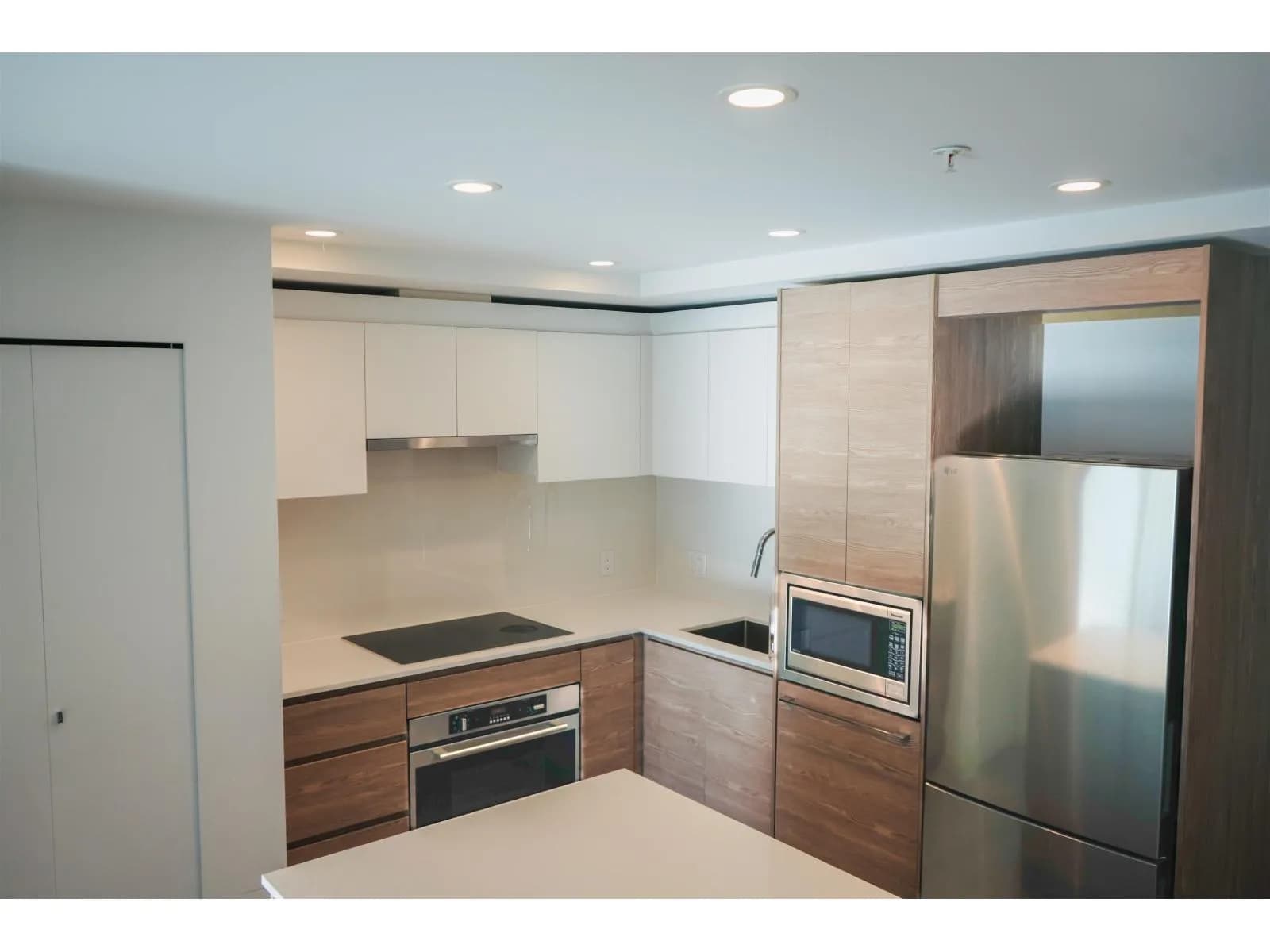 #2710 13655 FRASER HIGHWAY, Surrey, BC photo 3