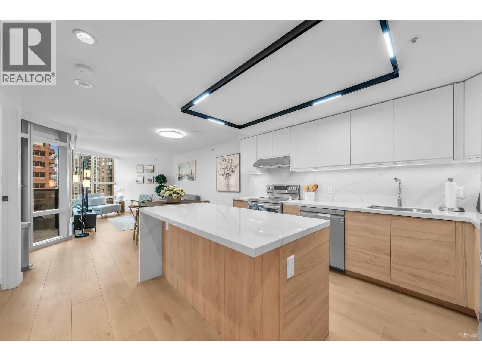 #910 1050 BURRARD STREET, Vancouver, BC photo 2