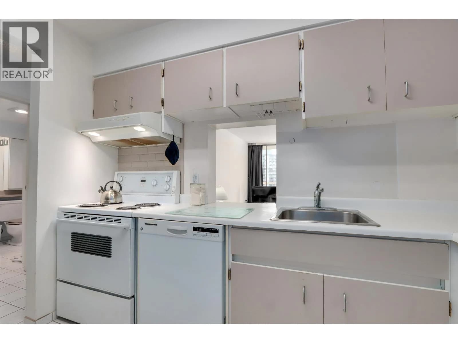 #510 2008 FULLERTON AVENUE, North Vancouver, BC photo 5