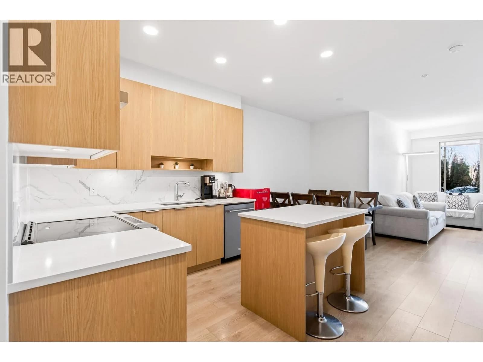 #210 7123 11TH AVENUE, Burnaby, BC photo 5