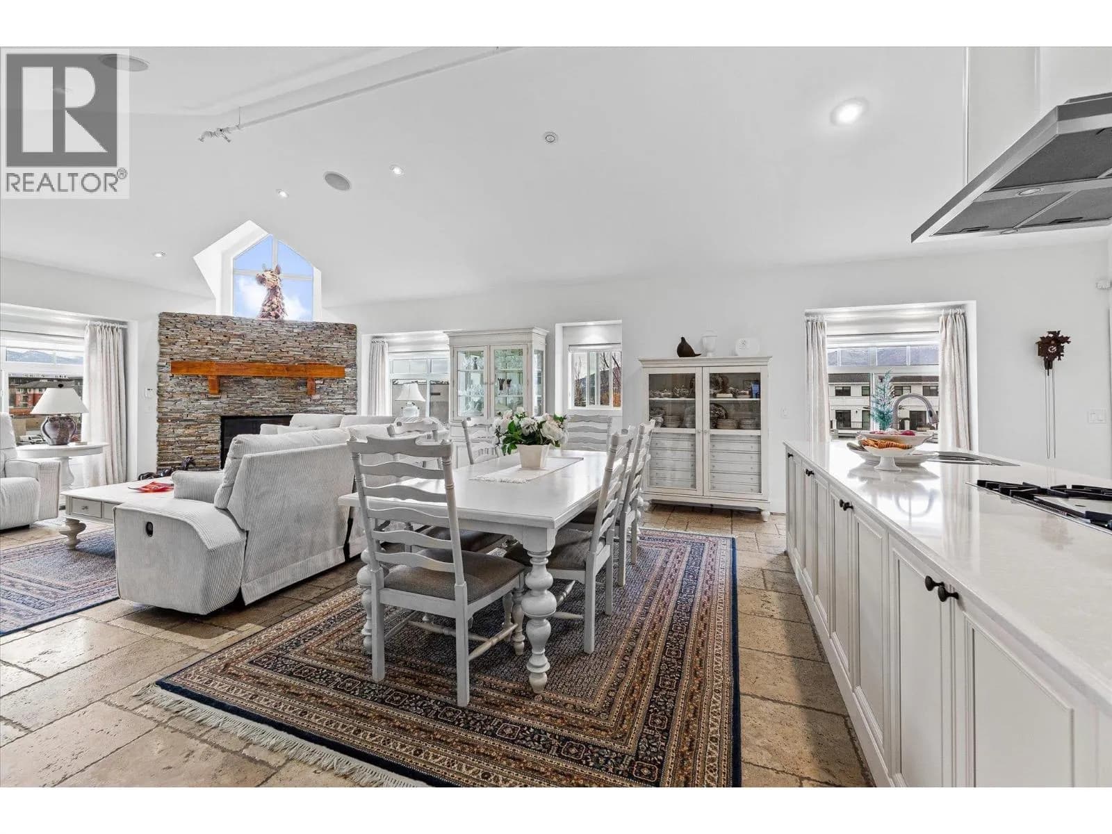 #401 538 McKay Avenue, Kelowna, BC photo 3