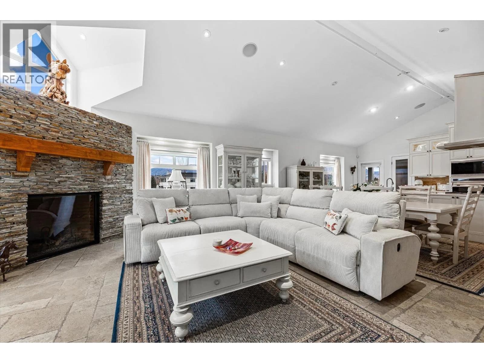 #401 538 McKay Avenue, Kelowna, BC photo 4