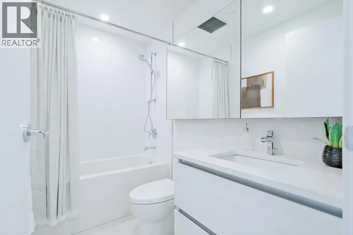 #3207 1626 WATER Street, Kelowna, BC photo 2