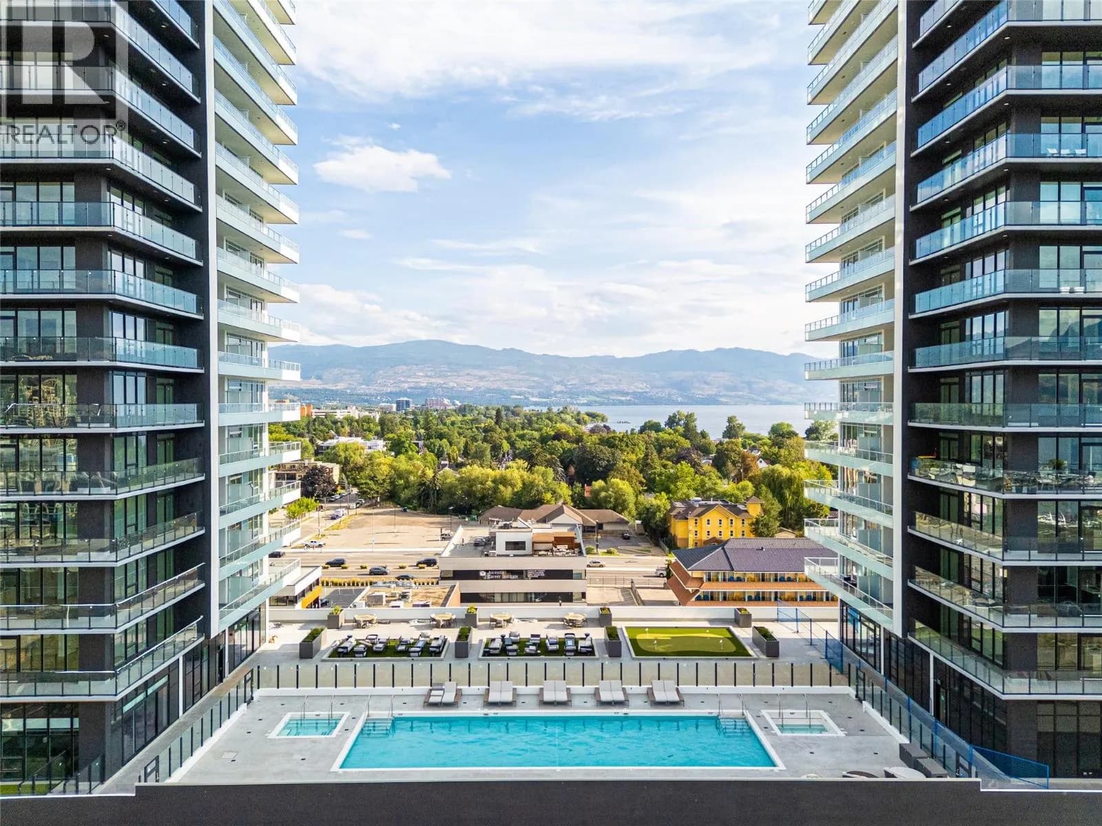 #2401 238 Leon Avenue, Kelowna, BC photo 2