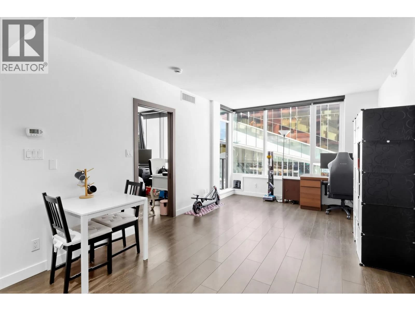 #351 38 SMITHE STREET, Vancouver, BC photo 5