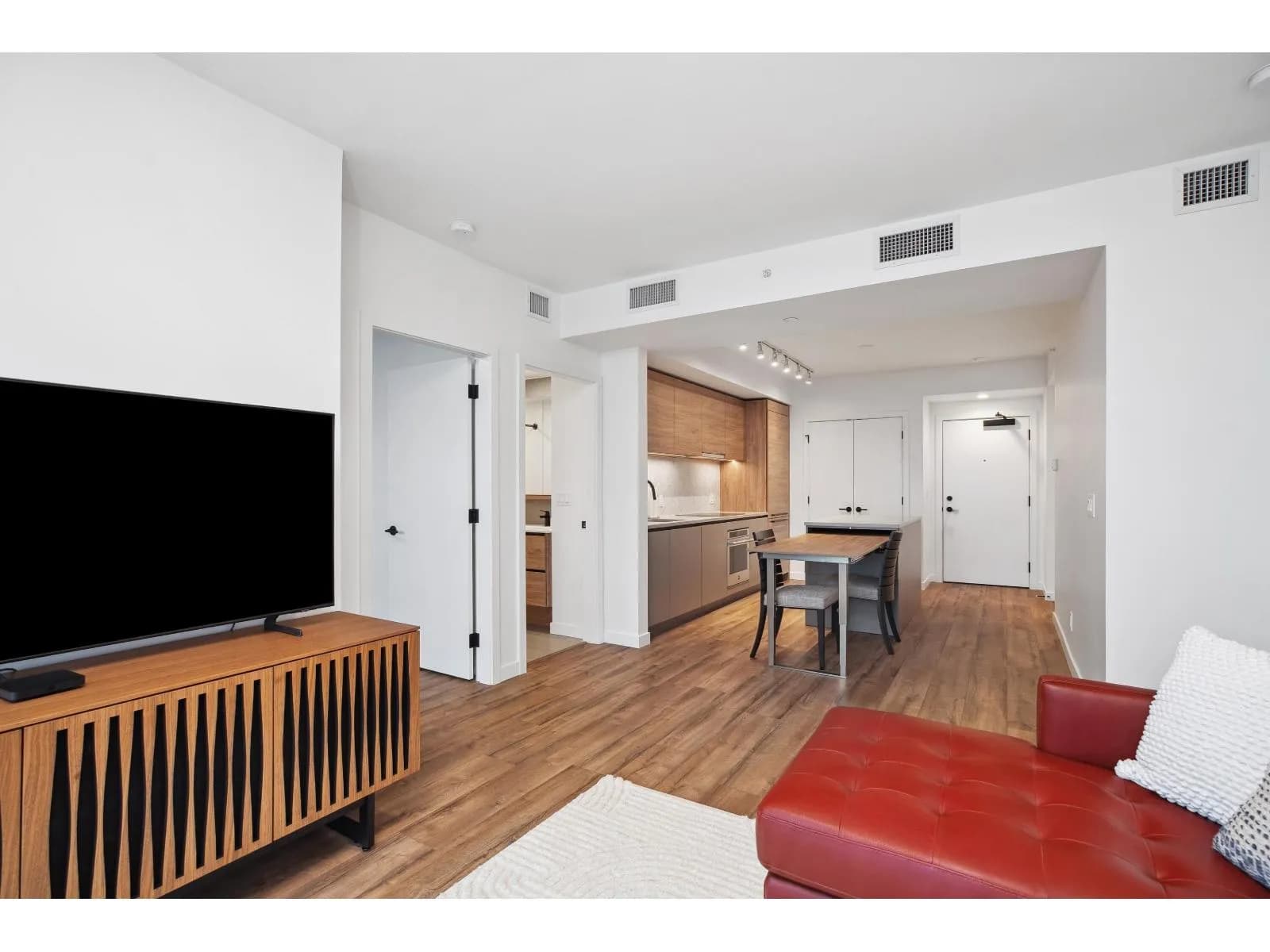 #3609 10448 UNIVERSITY DRIVE, Surrey, BC photo 2