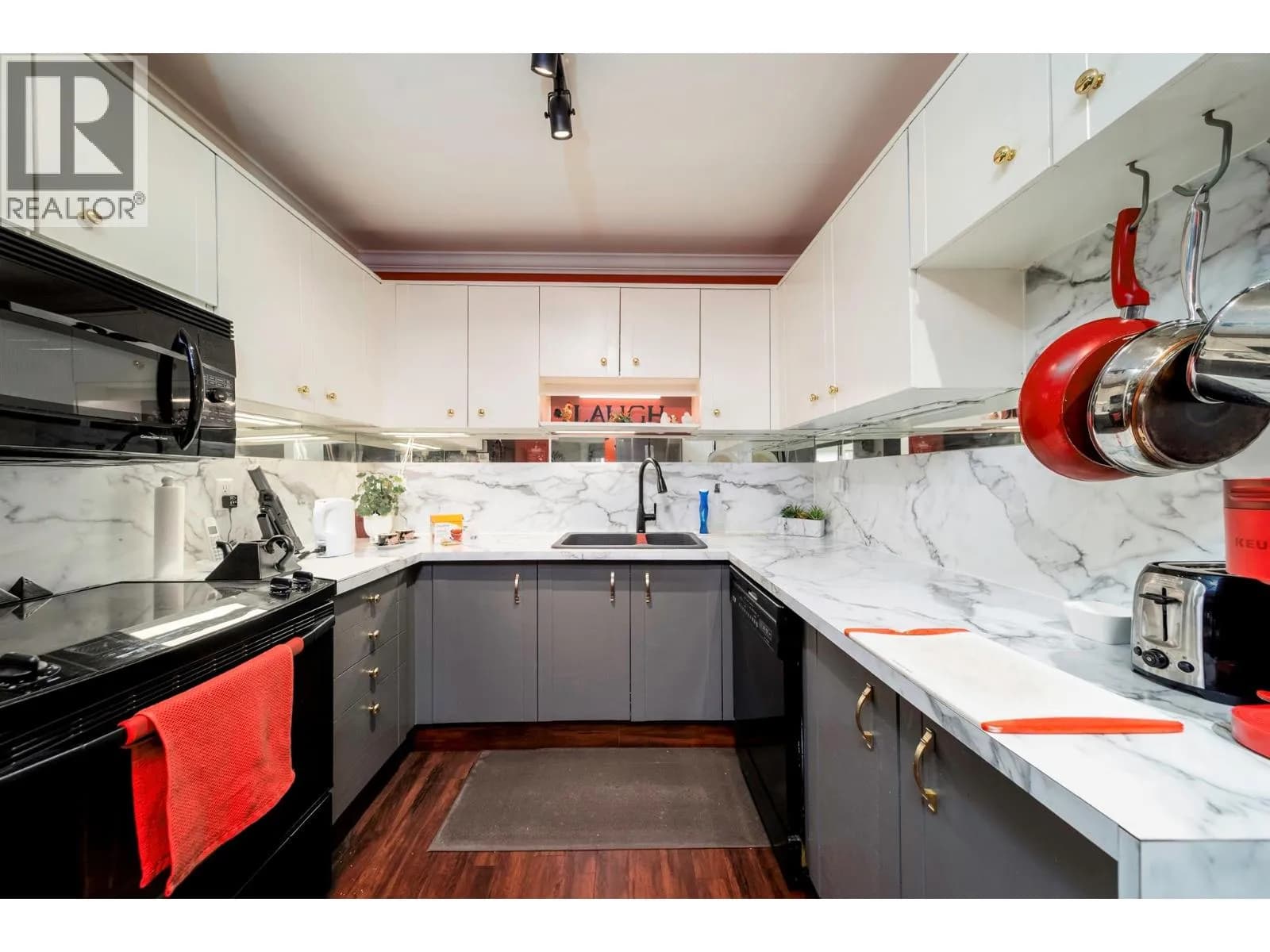 #115 1035 Bernard Avenue, Kelowna, BC photo 2