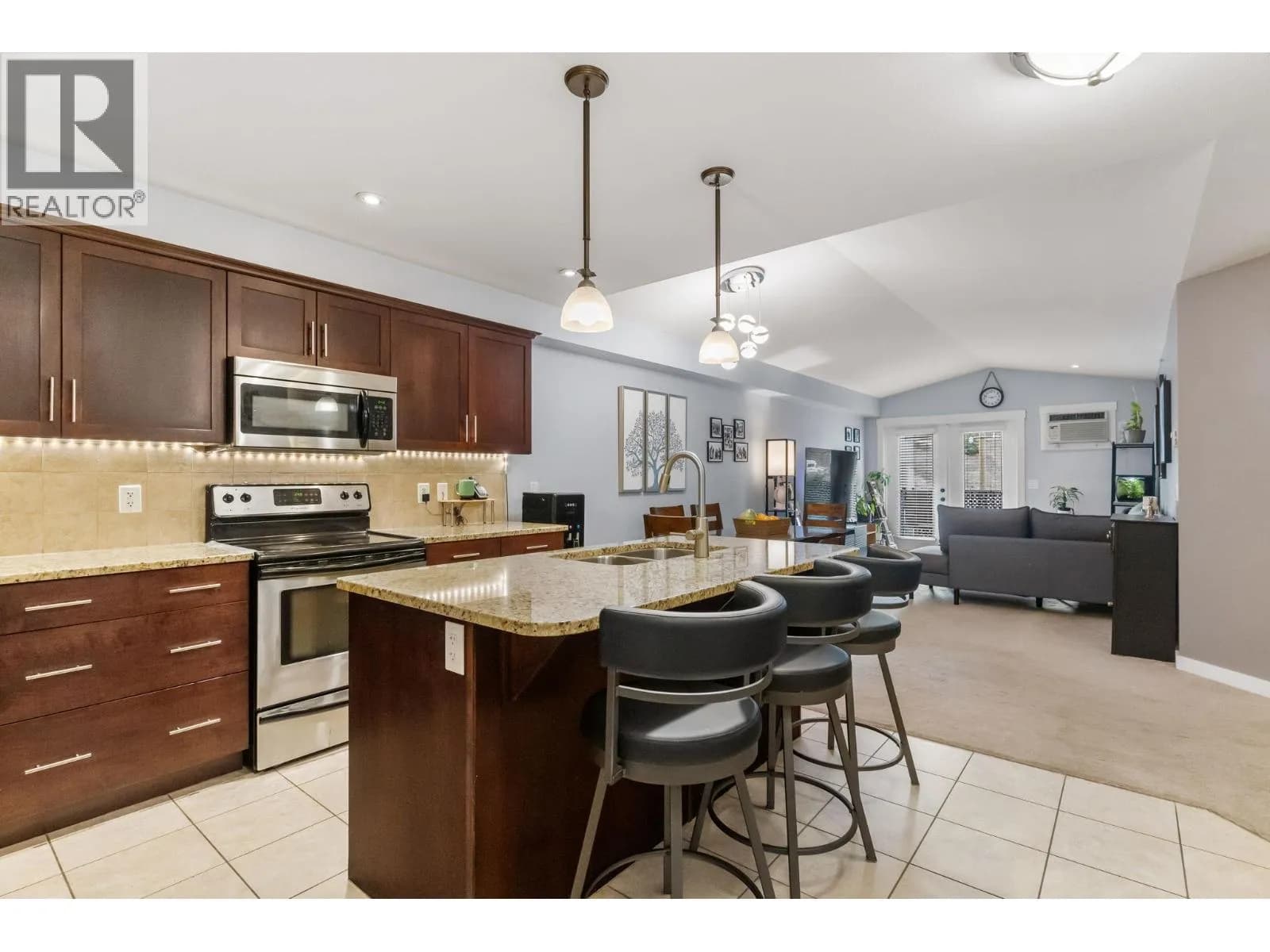 #305 10529 Powley Court, Lake Country, BC photo 5