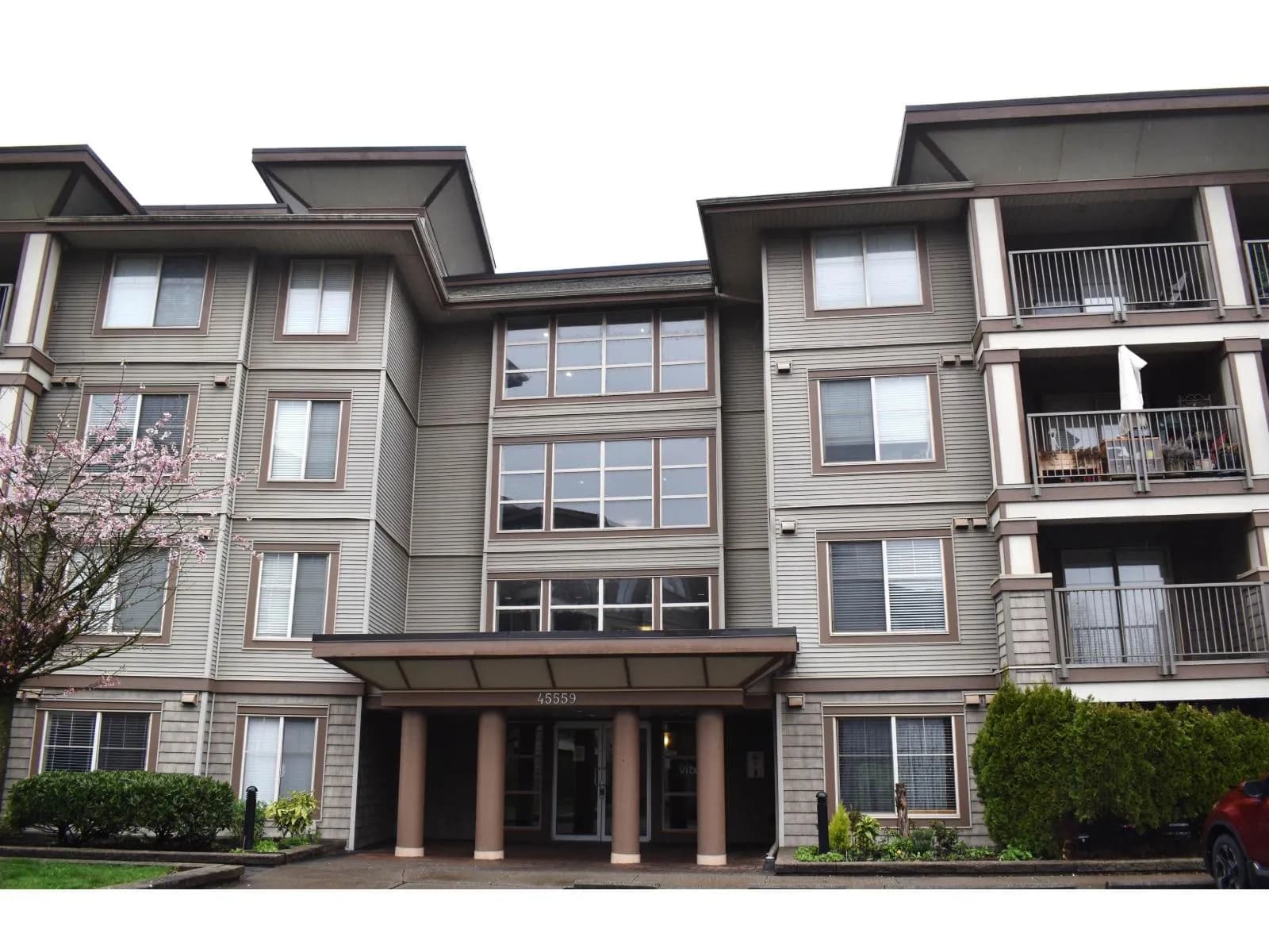 #402 45559 YALE ROAD, Chilliwack, BC photo 2