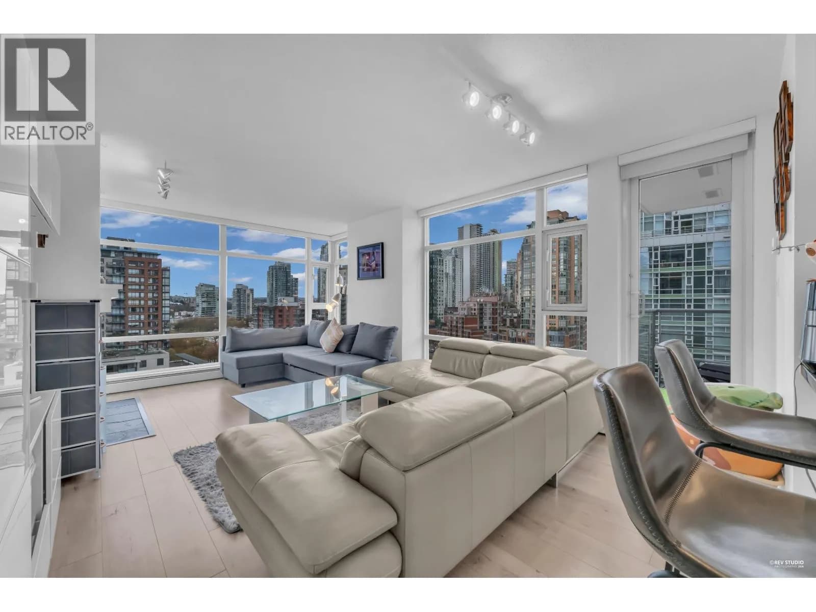 #1506 1199 MARINASIDE CRESCENT, Vancouver, BC photo 3